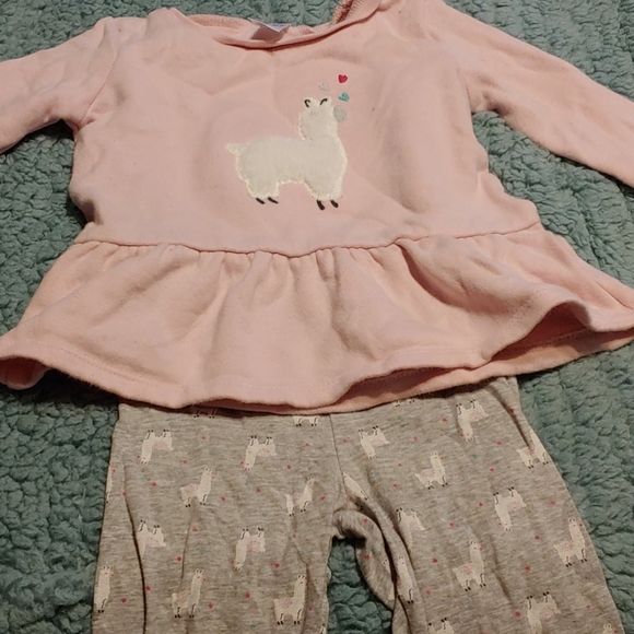 2 carters 24 months sets - Picture 2 of 3